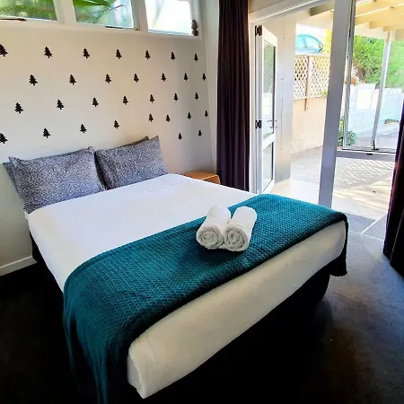 Bumbles Backpackers Hostel